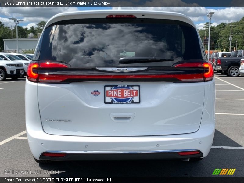 Bright White / Black/Alloy 2021 Chrysler Pacifica Touring L
