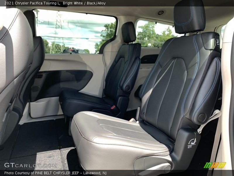 Bright White / Black/Alloy 2021 Chrysler Pacifica Touring L