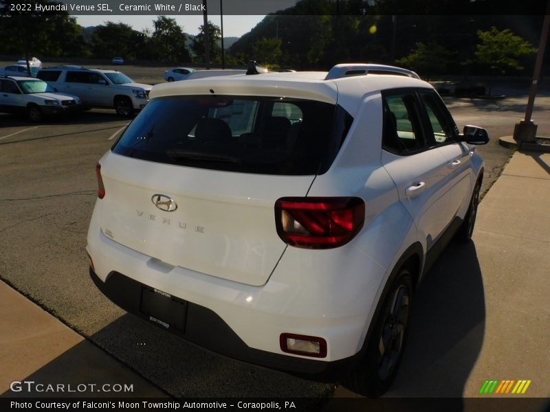 Ceramic White / Black 2022 Hyundai Venue SEL