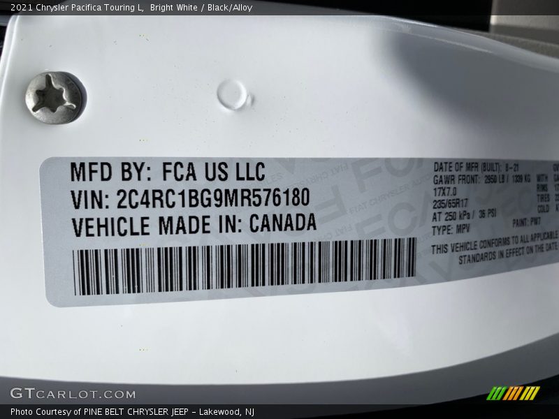 Bright White / Black/Alloy 2021 Chrysler Pacifica Touring L