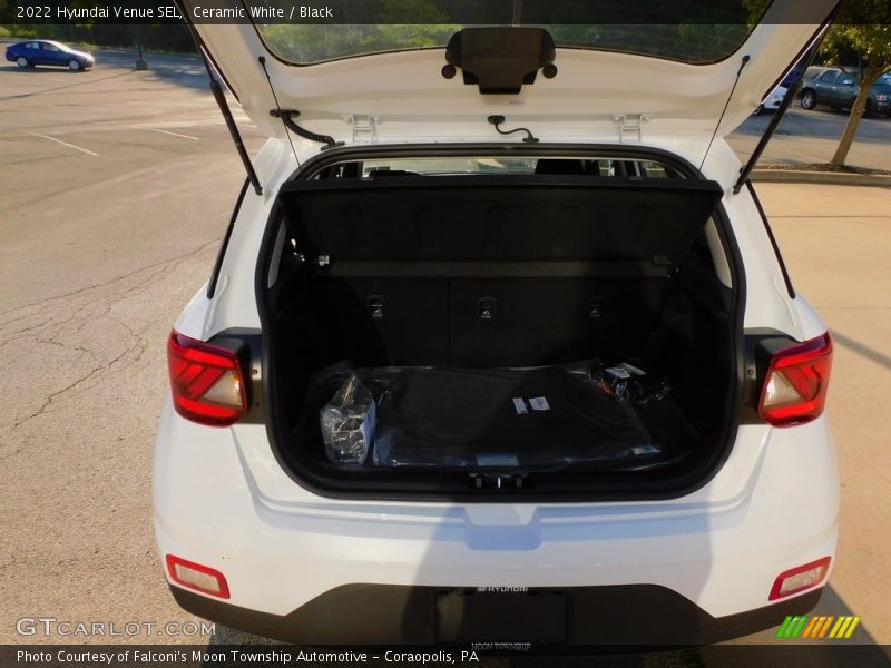 Ceramic White / Black 2022 Hyundai Venue SEL