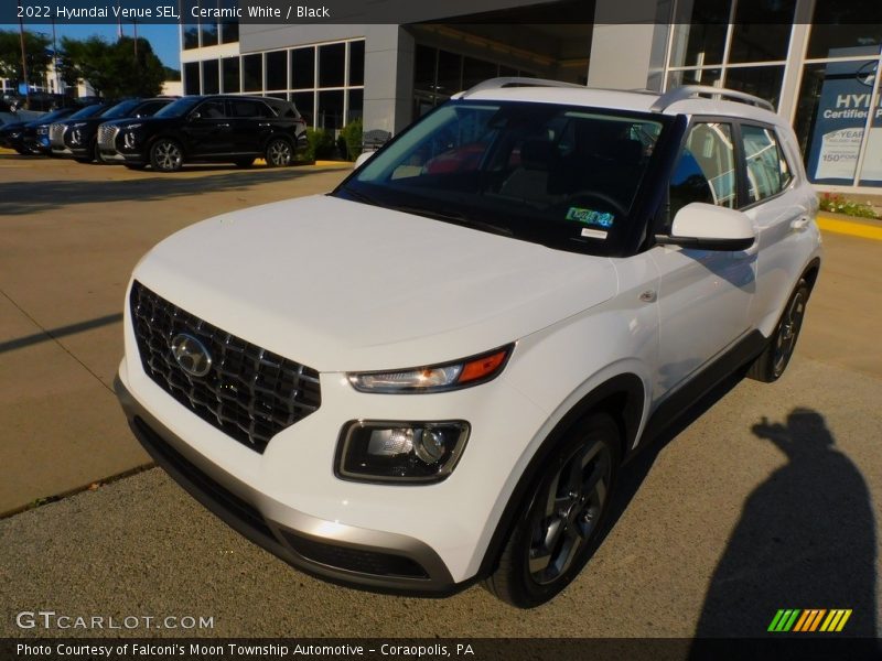 Ceramic White / Black 2022 Hyundai Venue SEL