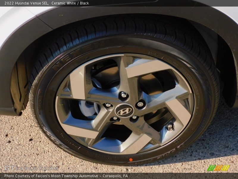 Ceramic White / Black 2022 Hyundai Venue SEL