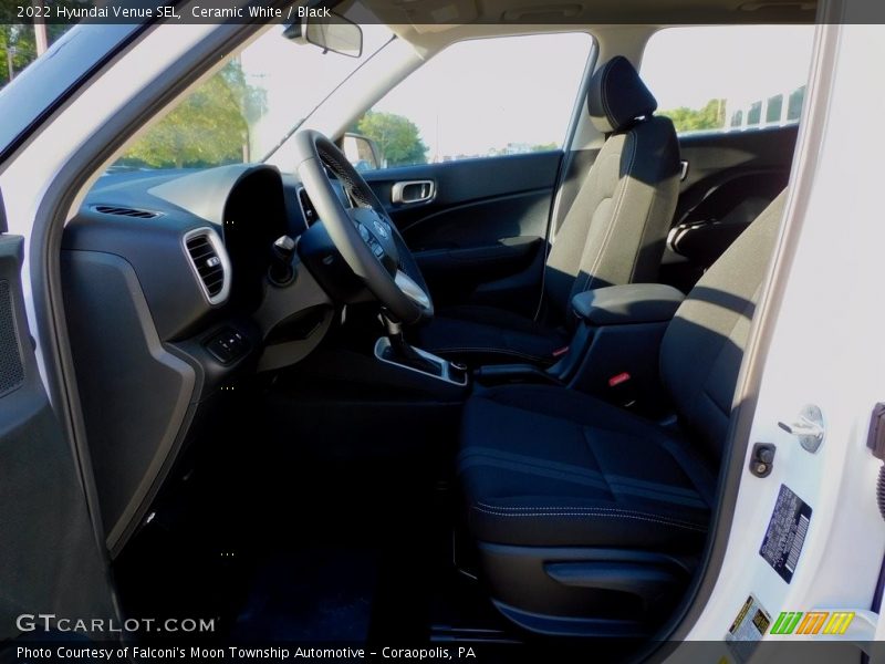 Ceramic White / Black 2022 Hyundai Venue SEL