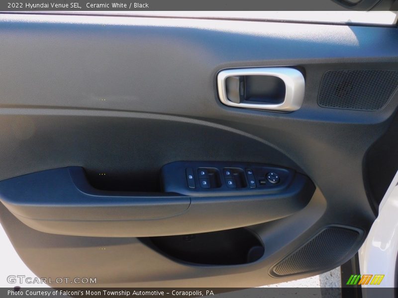 Ceramic White / Black 2022 Hyundai Venue SEL