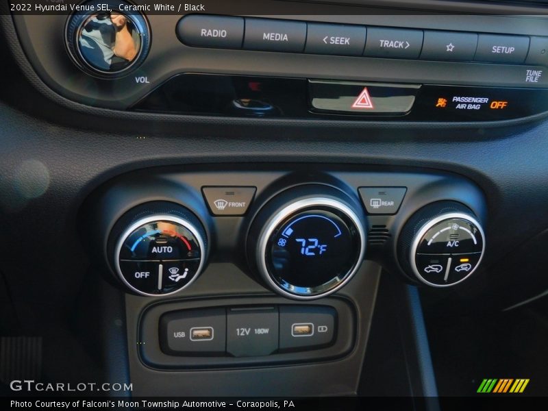 Ceramic White / Black 2022 Hyundai Venue SEL