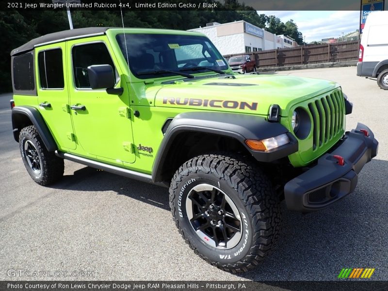 Front 3/4 View of 2021 Wrangler Unlimited Rubicon 4x4