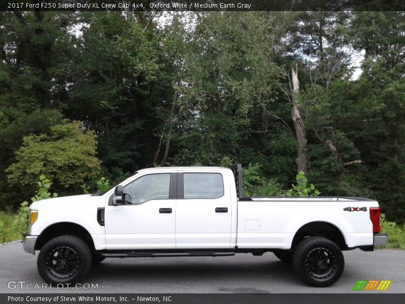 Oxford White / Medium Earth Gray 2017 Ford F250 Super Duty XL Crew Cab 4x4