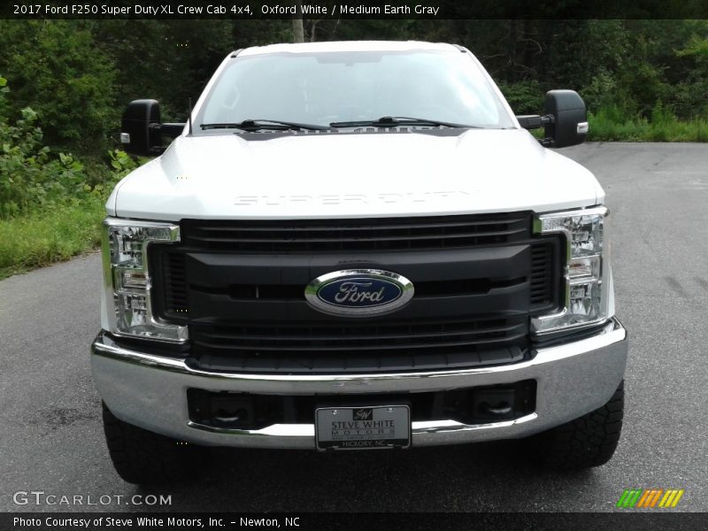 Oxford White / Medium Earth Gray 2017 Ford F250 Super Duty XL Crew Cab 4x4