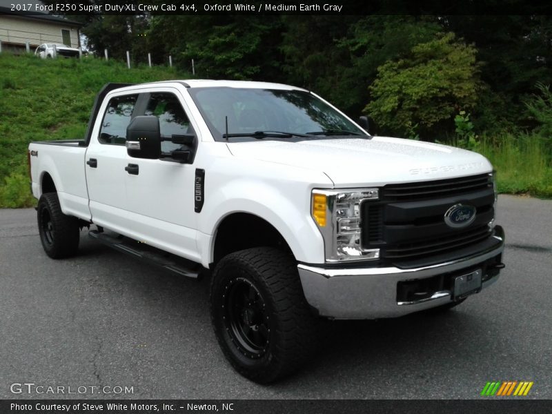 Oxford White / Medium Earth Gray 2017 Ford F250 Super Duty XL Crew Cab 4x4