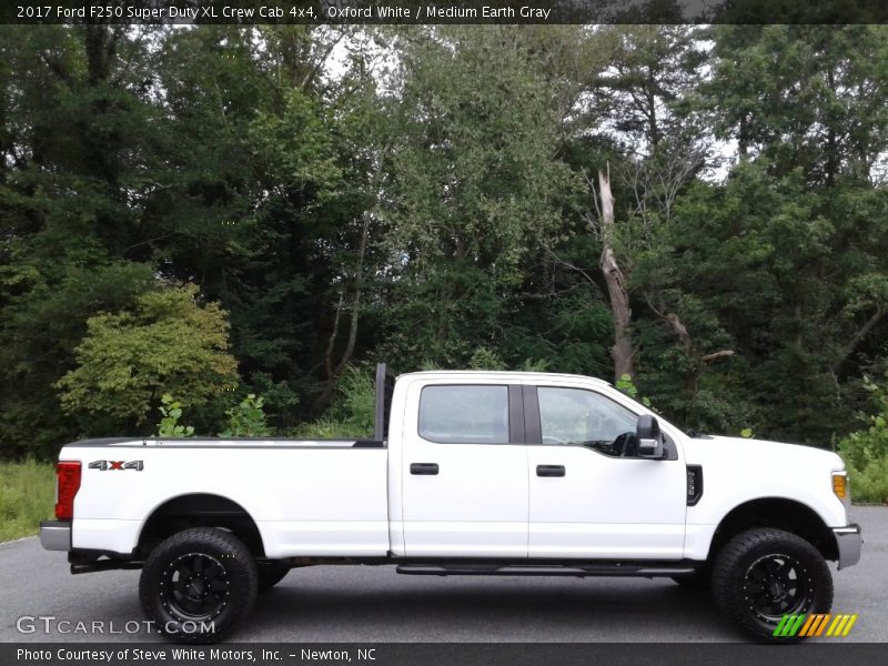 Oxford White / Medium Earth Gray 2017 Ford F250 Super Duty XL Crew Cab 4x4