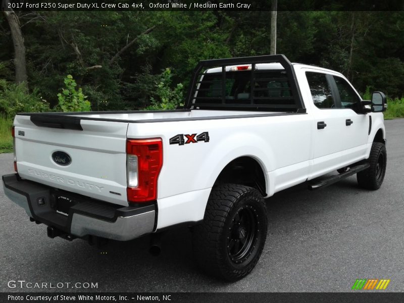 Oxford White / Medium Earth Gray 2017 Ford F250 Super Duty XL Crew Cab 4x4