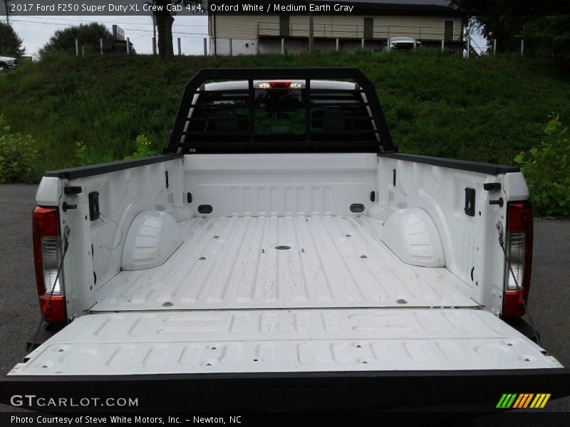 Oxford White / Medium Earth Gray 2017 Ford F250 Super Duty XL Crew Cab 4x4
