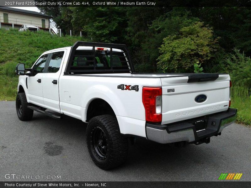 Oxford White / Medium Earth Gray 2017 Ford F250 Super Duty XL Crew Cab 4x4