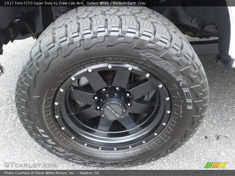 Oxford White / Medium Earth Gray 2017 Ford F250 Super Duty XL Crew Cab 4x4