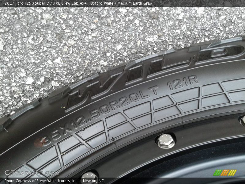 Oxford White / Medium Earth Gray 2017 Ford F250 Super Duty XL Crew Cab 4x4