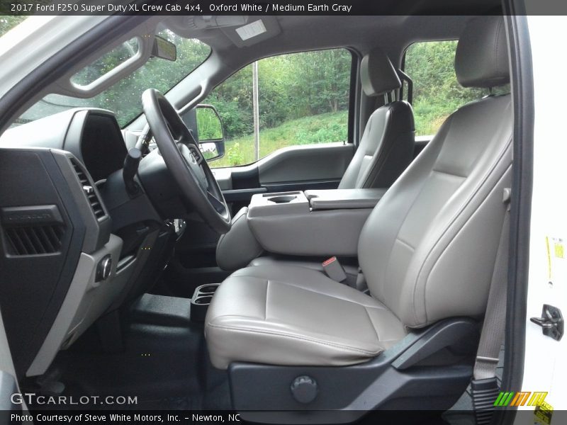 Oxford White / Medium Earth Gray 2017 Ford F250 Super Duty XL Crew Cab 4x4