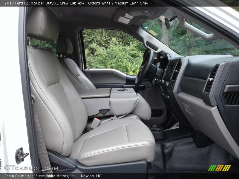 Oxford White / Medium Earth Gray 2017 Ford F250 Super Duty XL Crew Cab 4x4