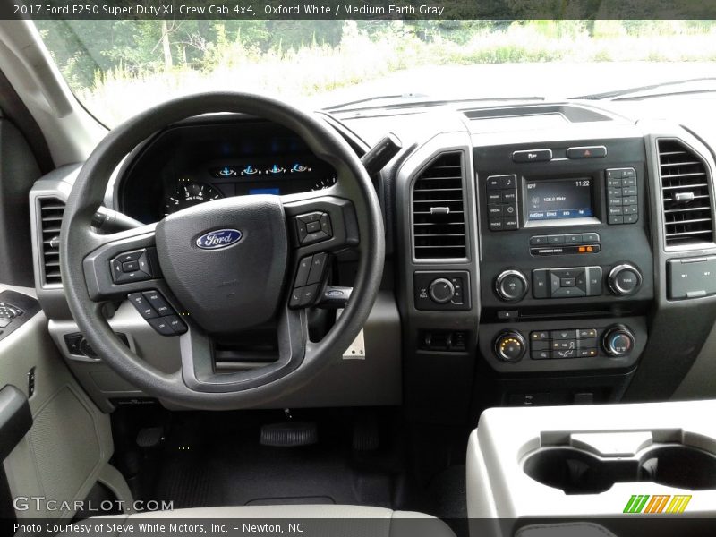 Oxford White / Medium Earth Gray 2017 Ford F250 Super Duty XL Crew Cab 4x4