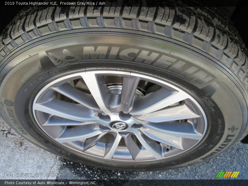 Predawn Gray Mica / Ash 2019 Toyota Highlander XLE