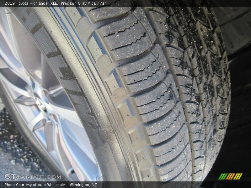 Predawn Gray Mica / Ash 2019 Toyota Highlander XLE