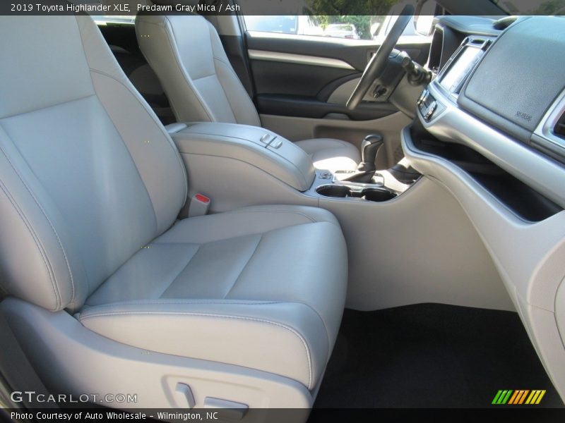 Predawn Gray Mica / Ash 2019 Toyota Highlander XLE