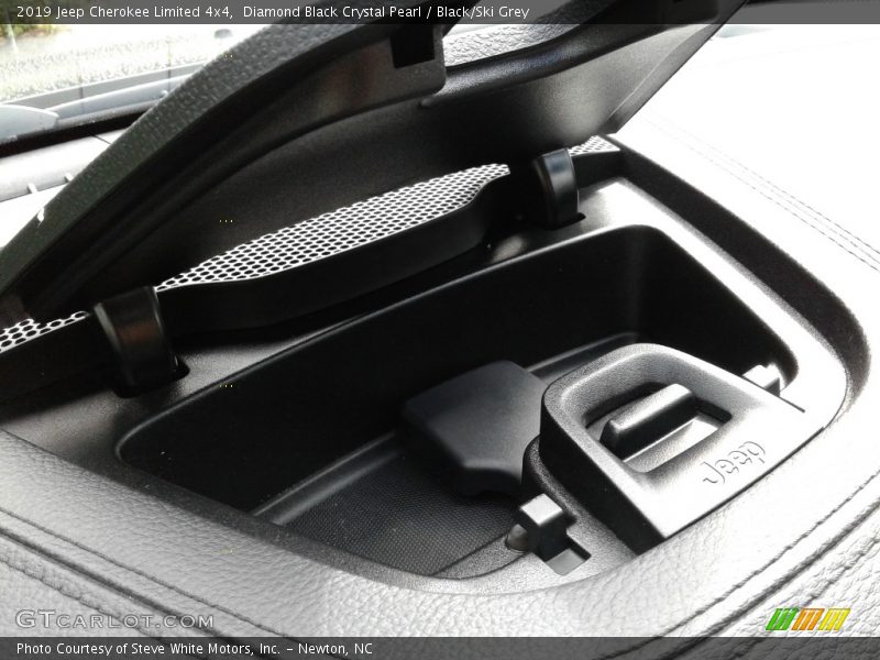 Diamond Black Crystal Pearl / Black/Ski Grey 2019 Jeep Cherokee Limited 4x4