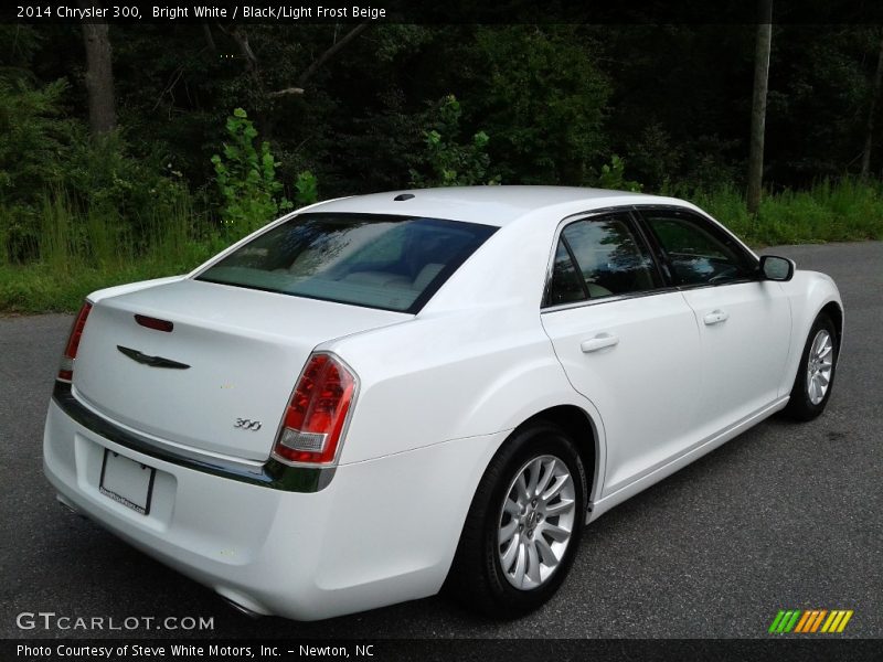 Bright White / Black/Light Frost Beige 2014 Chrysler 300