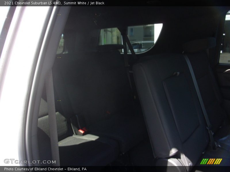 Summit White / Jet Black 2021 Chevrolet Suburban LS 4WD