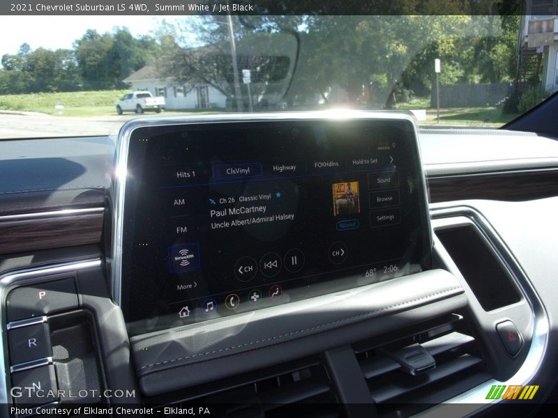 Summit White / Jet Black 2021 Chevrolet Suburban LS 4WD
