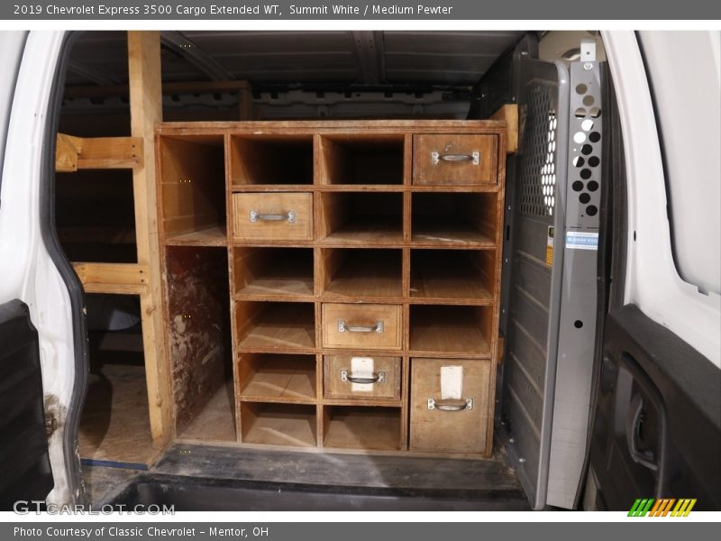 Summit White / Medium Pewter 2019 Chevrolet Express 3500 Cargo Extended WT