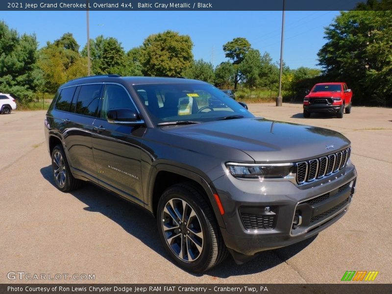 Front 3/4 View of 2021 Grand Cherokee L Overland 4x4