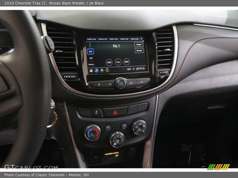 Mosaic Black Metallic / Jet Black 2019 Chevrolet Trax LT