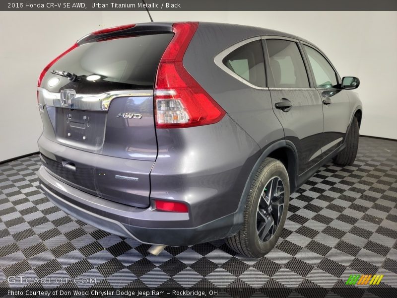 Urban Titanium Metallic / Black 2016 Honda CR-V SE AWD