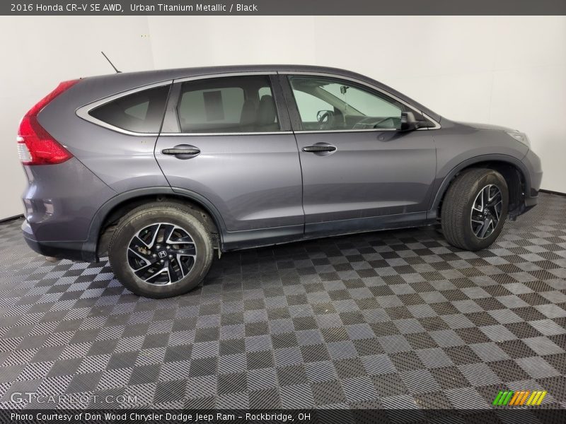 Urban Titanium Metallic / Black 2016 Honda CR-V SE AWD