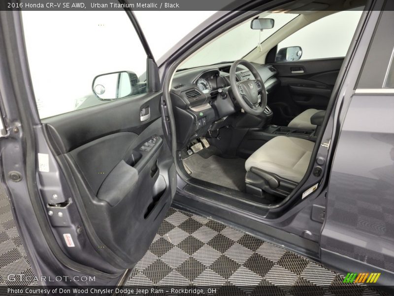 Urban Titanium Metallic / Black 2016 Honda CR-V SE AWD