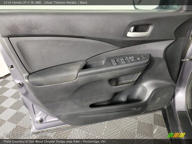 Urban Titanium Metallic / Black 2016 Honda CR-V SE AWD