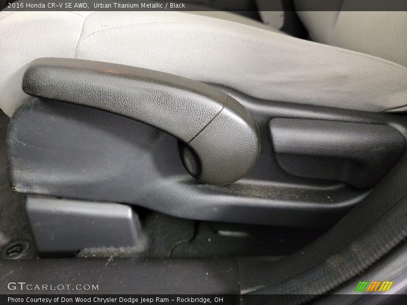 Urban Titanium Metallic / Black 2016 Honda CR-V SE AWD
