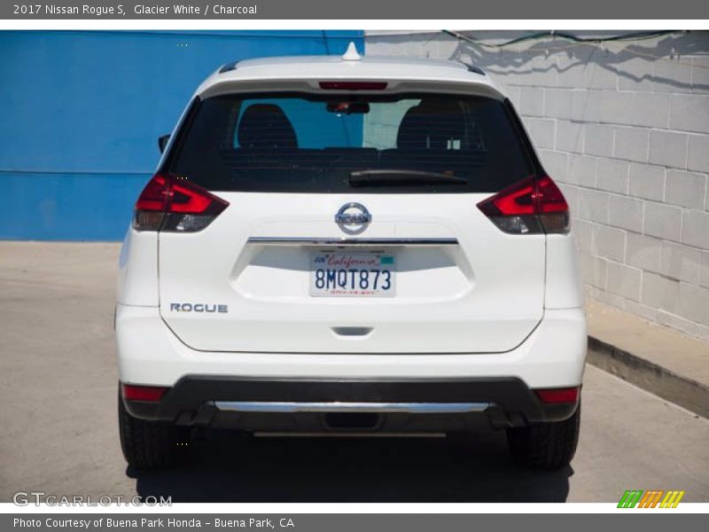 Glacier White / Charcoal 2017 Nissan Rogue S