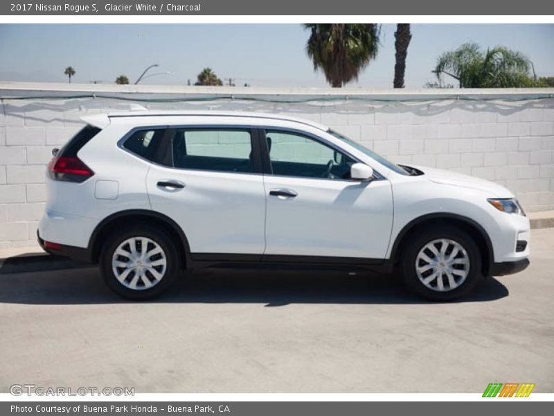 Glacier White / Charcoal 2017 Nissan Rogue S