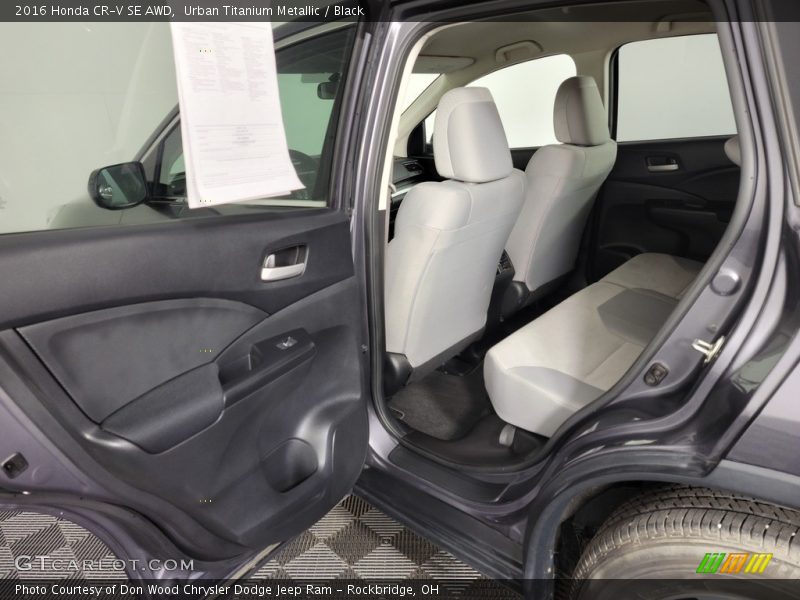 Urban Titanium Metallic / Black 2016 Honda CR-V SE AWD