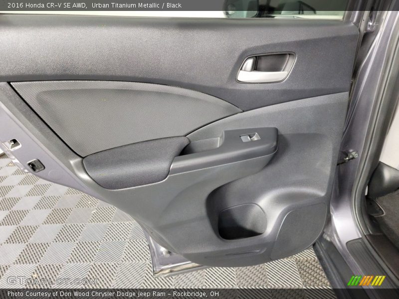 Urban Titanium Metallic / Black 2016 Honda CR-V SE AWD