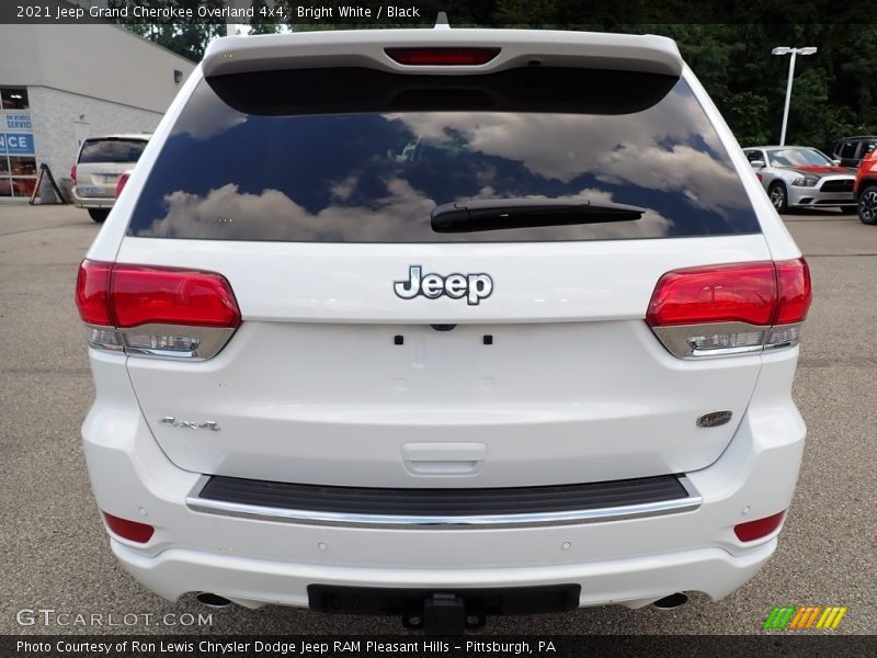 Bright White / Black 2021 Jeep Grand Cherokee Overland 4x4