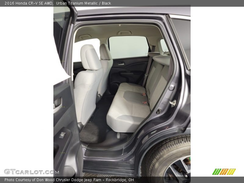 Urban Titanium Metallic / Black 2016 Honda CR-V SE AWD