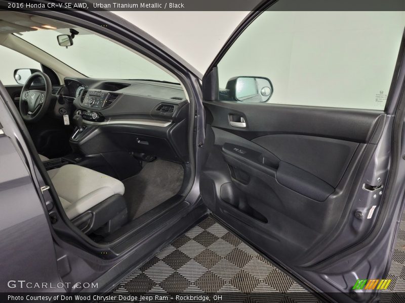Urban Titanium Metallic / Black 2016 Honda CR-V SE AWD