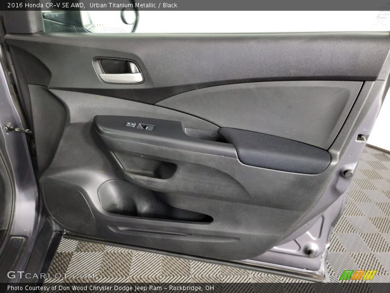 Urban Titanium Metallic / Black 2016 Honda CR-V SE AWD