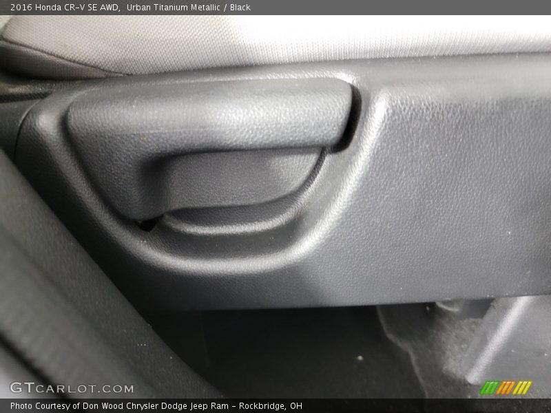 Urban Titanium Metallic / Black 2016 Honda CR-V SE AWD