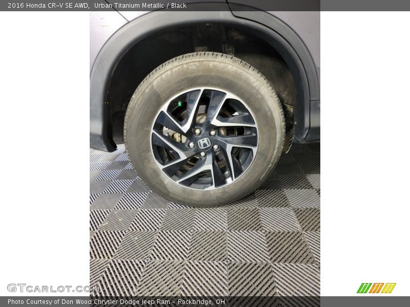 Urban Titanium Metallic / Black 2016 Honda CR-V SE AWD