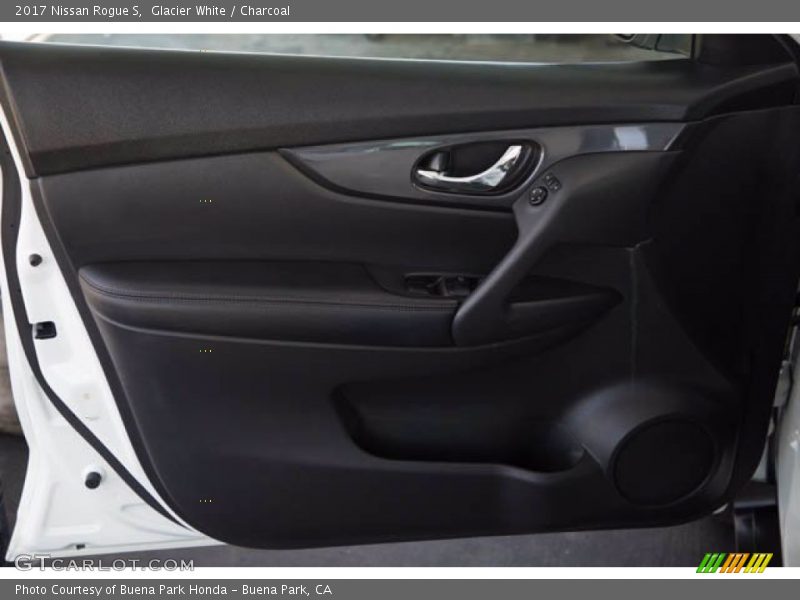 Glacier White / Charcoal 2017 Nissan Rogue S