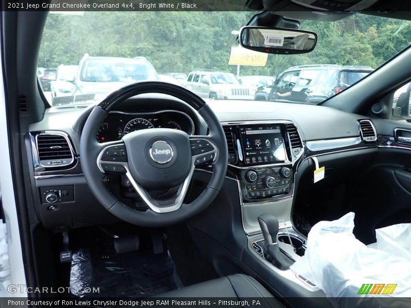 Dashboard of 2021 Grand Cherokee Overland 4x4